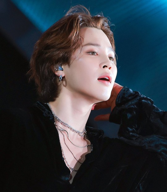A Travers Ma Fenetre Scene De Sexe Le roi de la scène BTS Jimin, le prince de Busan captivé par 50 000