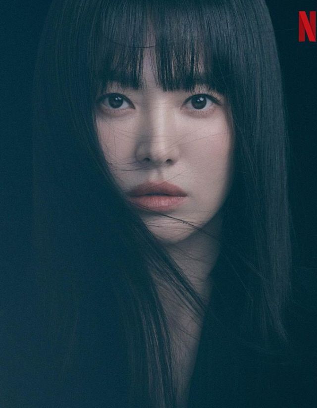 Song Hye Kyo und Lee Do Hyun überspannen Dunkelheit und Licht in auffälligen neuen NetflixPromo Song Hye Kyo und Lee Do Hyun überspannen Dunkelheit und Licht in auffälligen neuen NetflixPromo