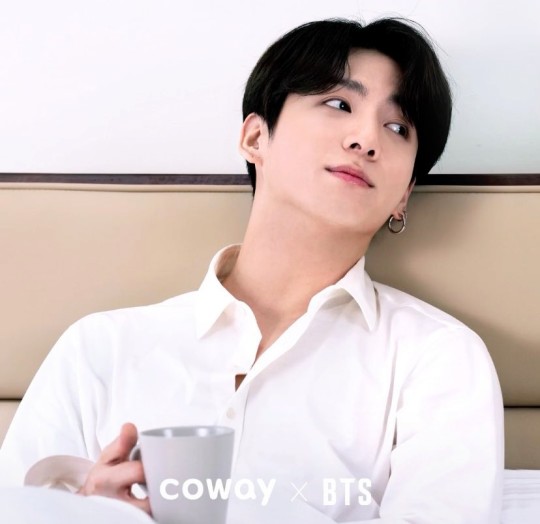 15 trang phục đẹp nhất của Jungkook BTS mặc áo phông cũng sexy như muốn  đòi mạng